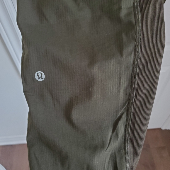 BNWT Lululemon Dance Studio Crop 25" - Picture 3 of 10